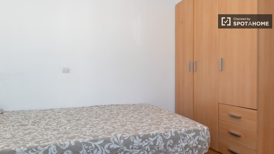 Double room Madrid, 3 beds — photo 28