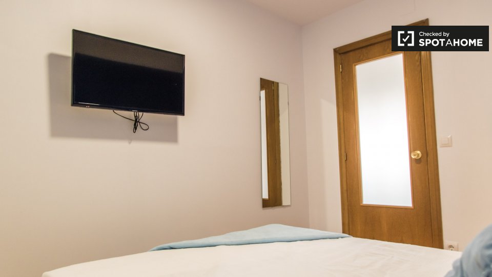 Double room Valencia, 5 beds, 100m² — photo 12