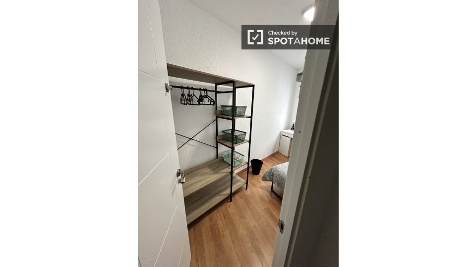 Double room Madrid, 6 beds — photo 8