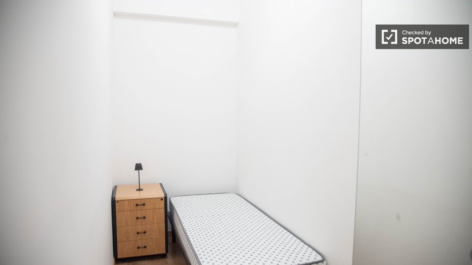 Double room Rome, 3 beds — photo 19