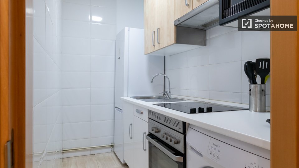 Double room Madrid, 3 beds — photo 29