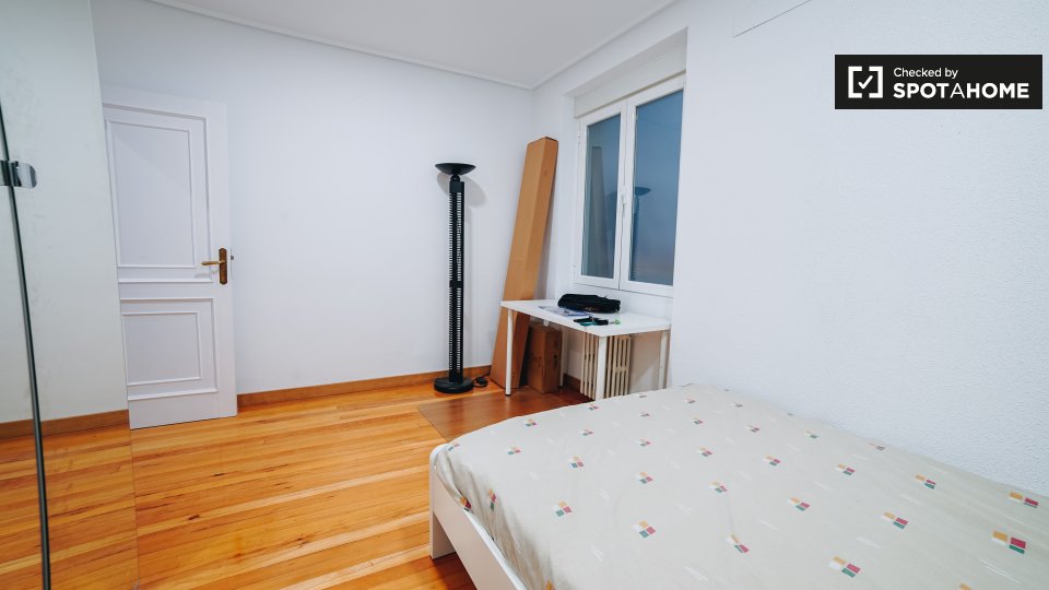 Double room Madrid, 7 beds, 200m² — photo 1