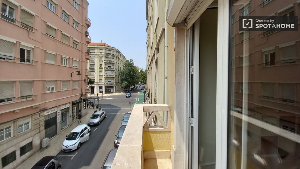 Apartment Lisbon, 3 beds, 120m² — photo 1