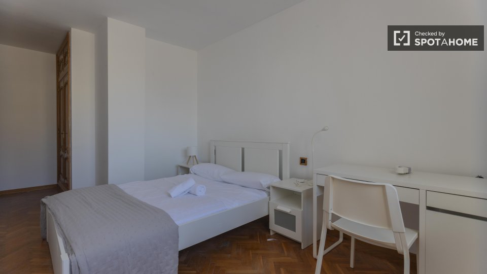 Double room Valencia, 5 beds, 240m² — photo 37