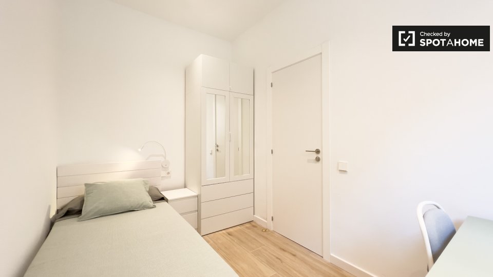 Double room Barcelona, 5 beds — photo 11