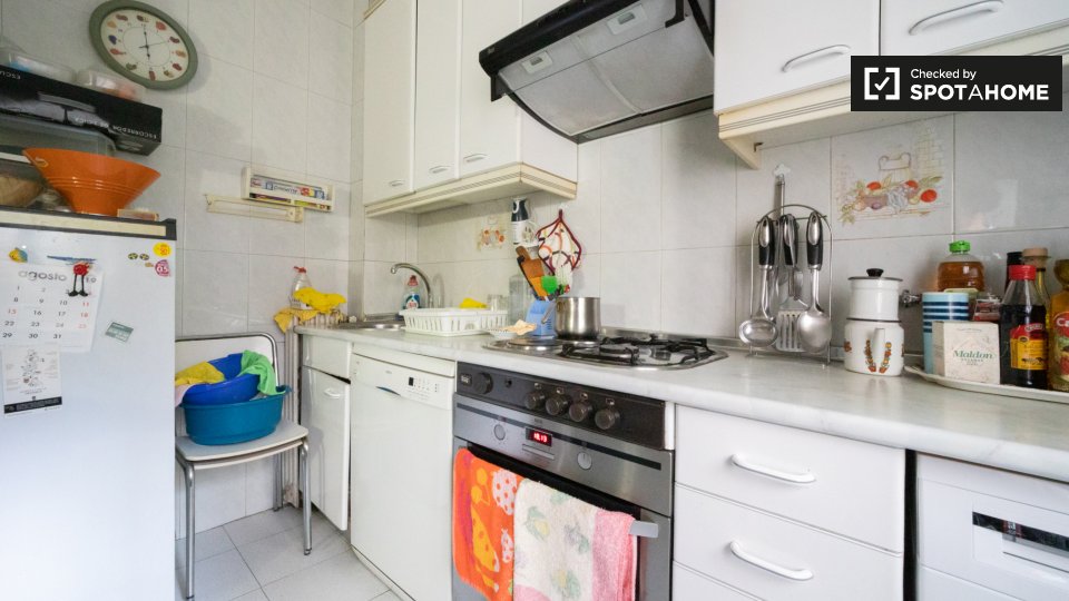 Double room Madrid, 3 beds — photo 10
