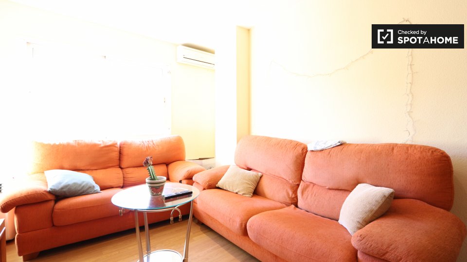 Double room Madrid, 3 beds, 62m² — photo 5