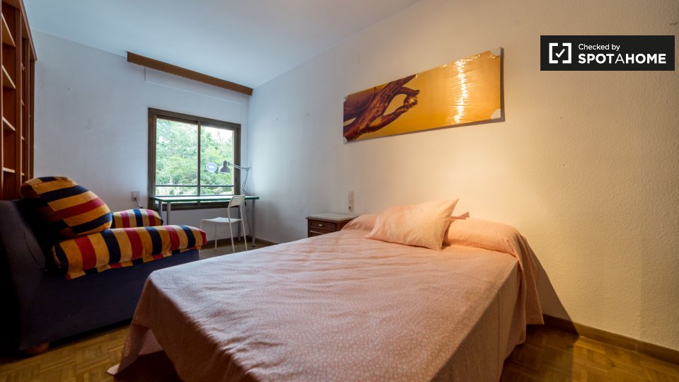 Double room Valencia, 6 beds, 140m² — photo 1