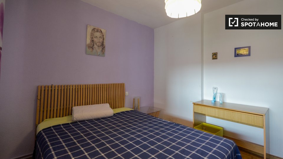Double room Madrid, 3 beds — photo 3