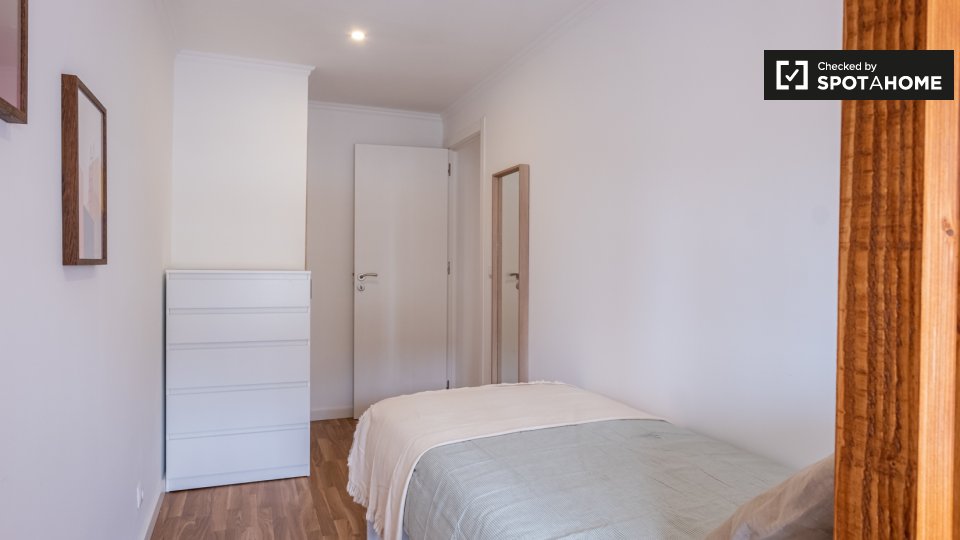 Double room Lisbon, 8 beds, 200m² — photo 4