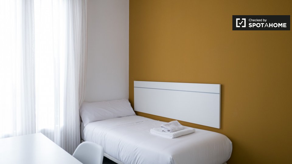 Double room Madrid, 15 beds, 250m² — photo 1