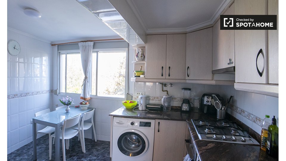 Double room Valencia, 3 beds, 90m² — photo 11
