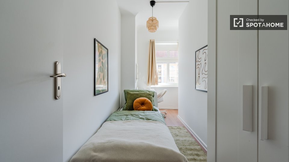 Double room Berlin, 6 beds, 82m² — photo 9