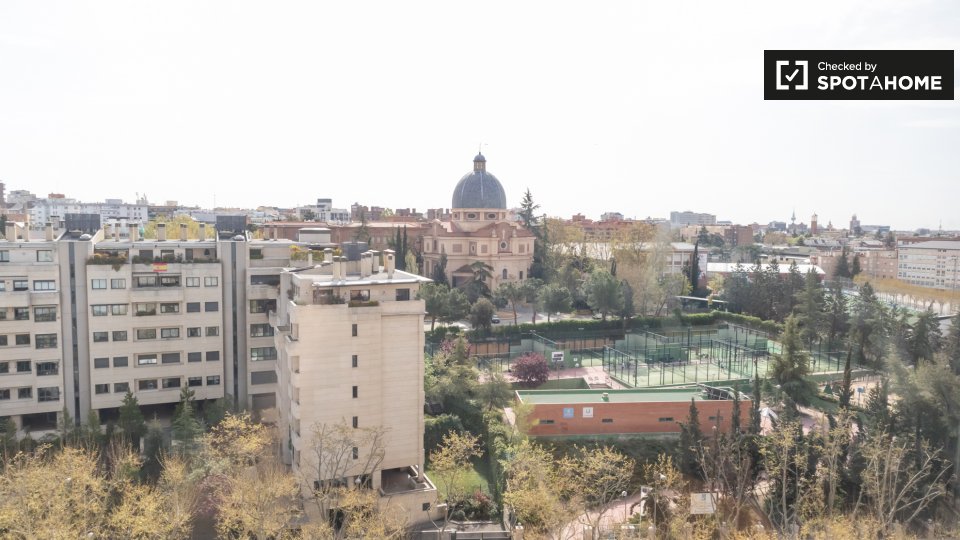 Double room Madrid, 4 beds, 130m² — photo 4