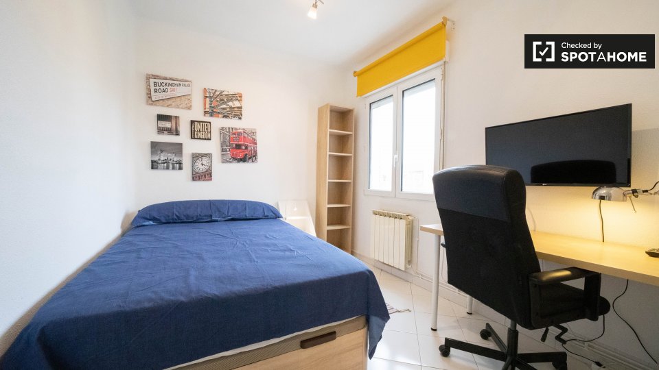 Double room Madrid, 5 beds, 110m² — photo 1
