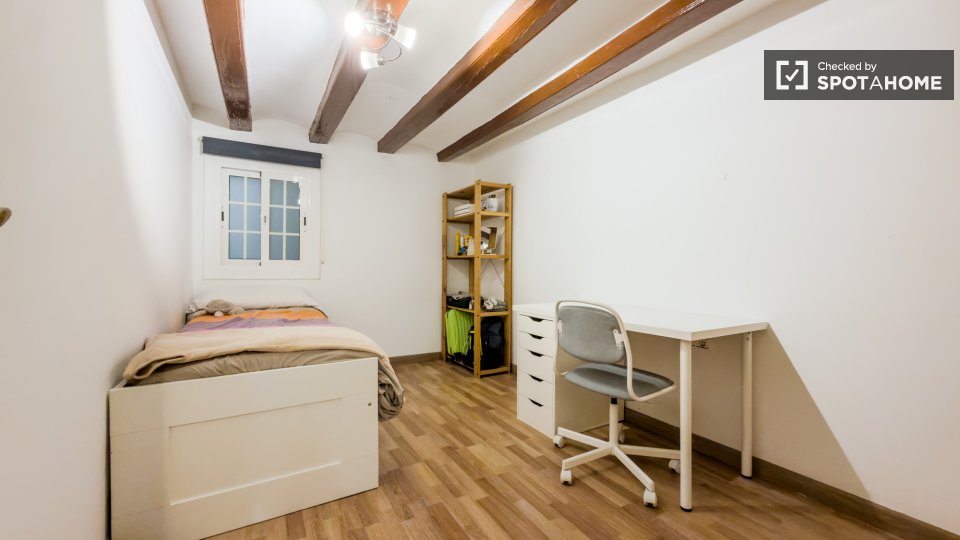 Double room Barcelona, 3 beds, 68m² — photo 19
