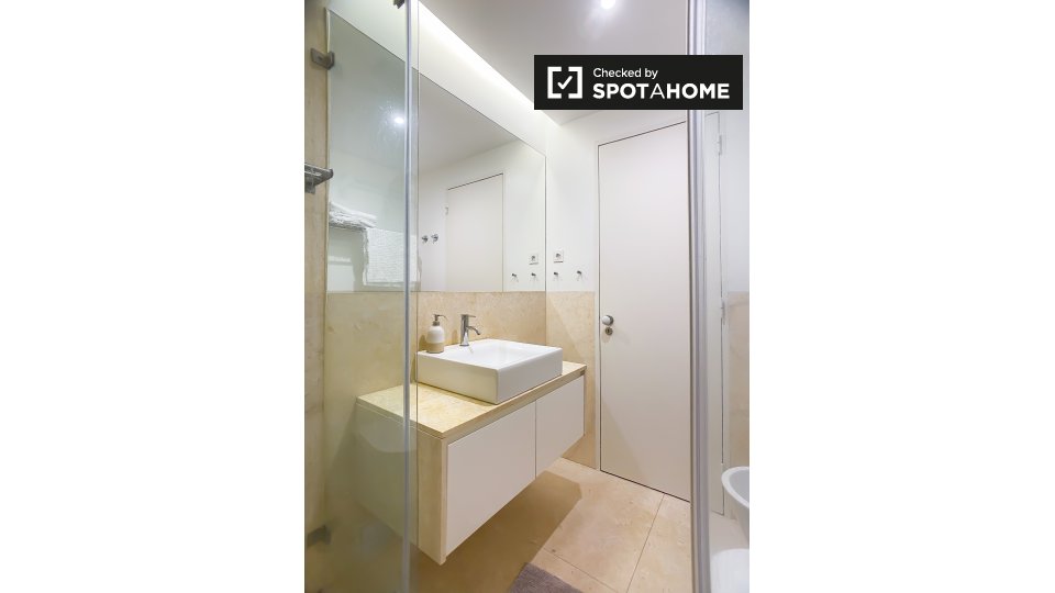 Apartment Lisbon, 1 bed, 90m² — photo 11