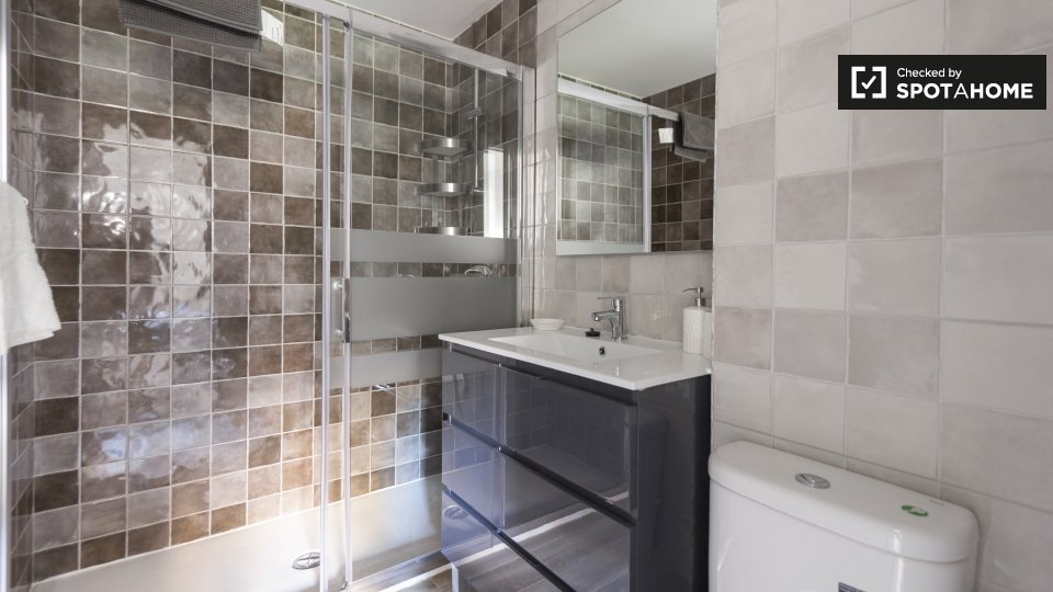 Double room Madrid, 4 beds, 90m² — photo 5