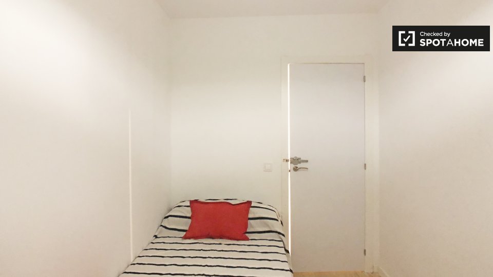 Double room Madrid, 7 beds, 130m² — photo 1