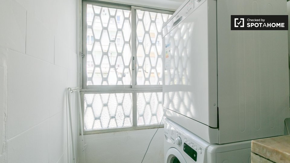 Double room Lisbon, 3 beds, 60m² — photo 12