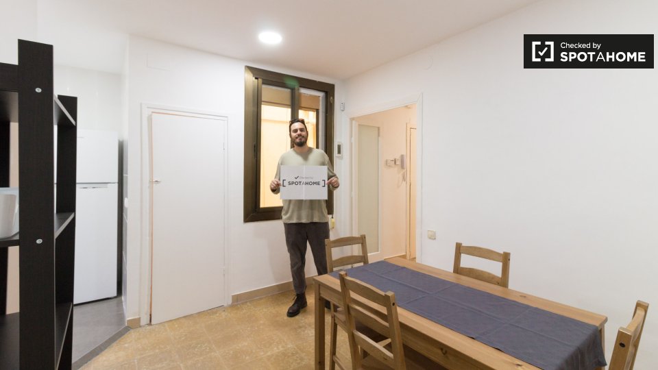Double room Barcelona, 5 beds, 65m² — photo 20