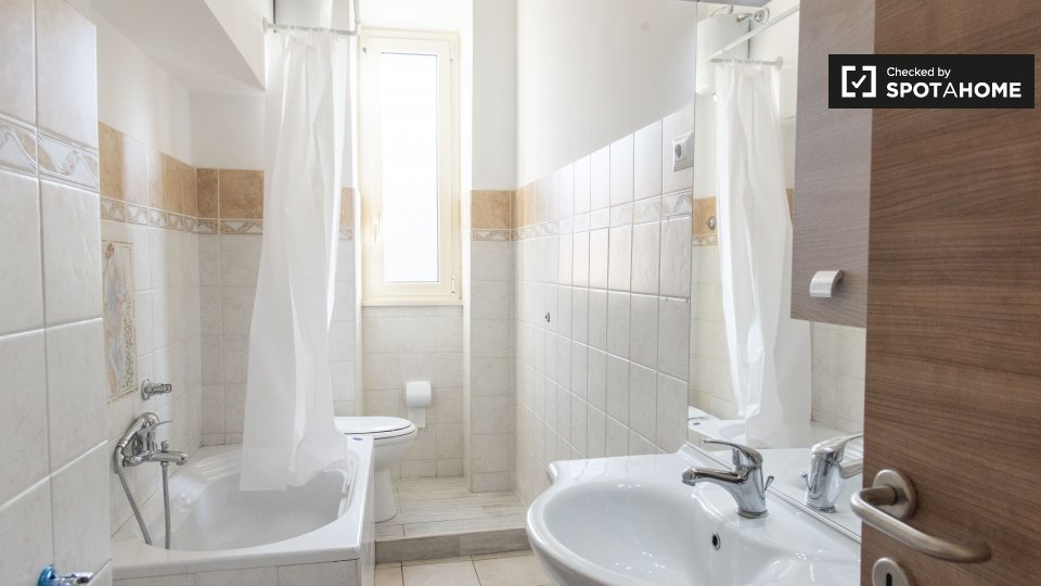 Double room Rome, 5 beds — photo 12