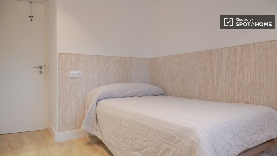 Double room Madrid, 3 beds — photo 9