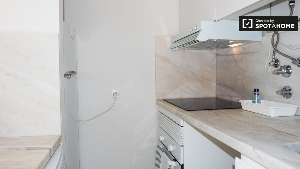 Apartment Lisbon, 2 beds, 70m² — photo 14