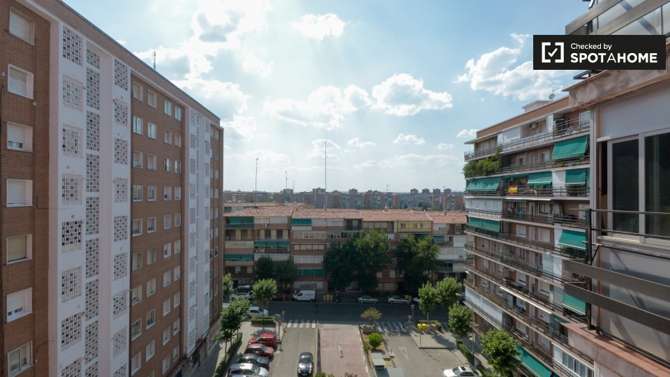 Double room Madrid, 3 beds — photo 17