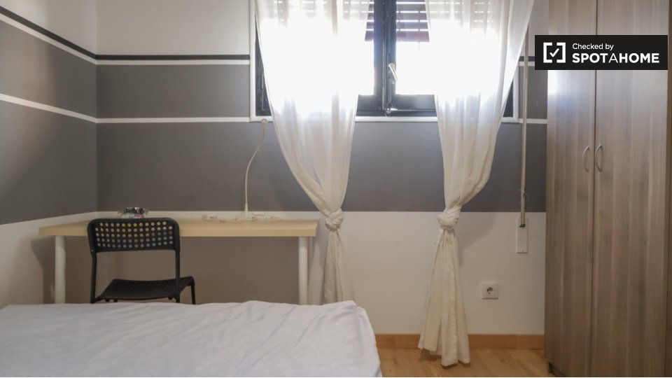 Double room Madrid, 7 beds, 160m² — photo 18