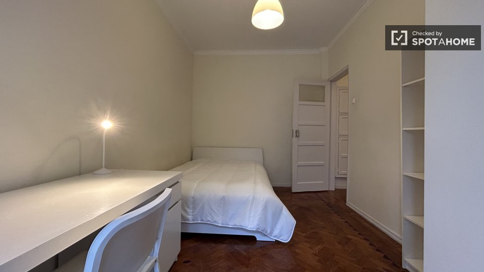 Double room Lisbon, 2 beds — photo 20