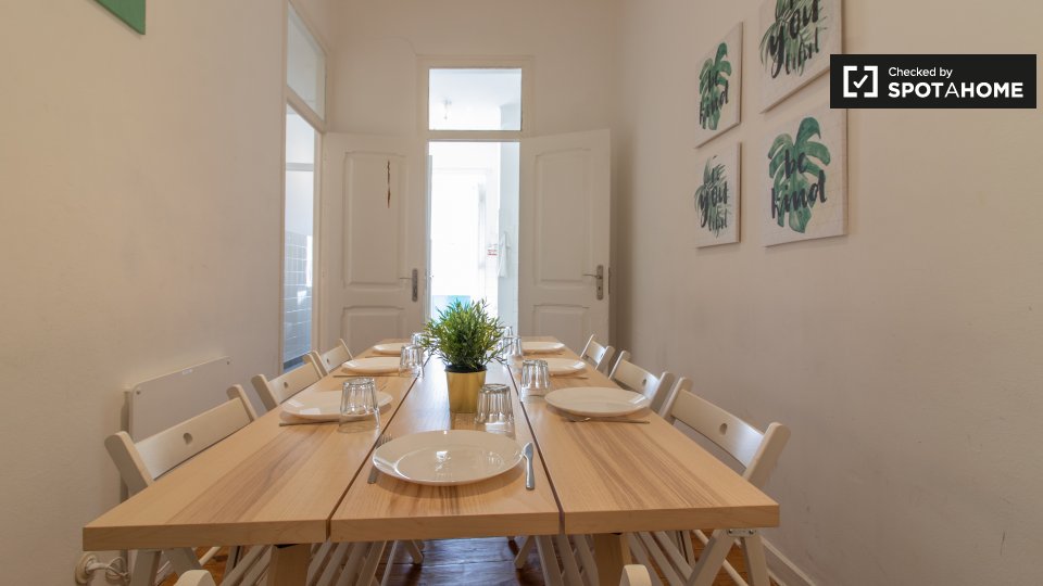 Double room Lisbon, 5 beds, 90m² — photo 5