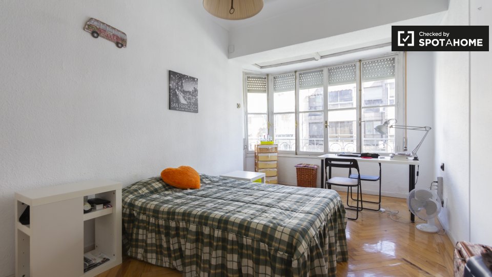 Double room Madrid, 8 beds, 200m² — photo 1