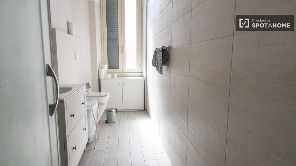 Double room Rome, 3 beds — photo 17