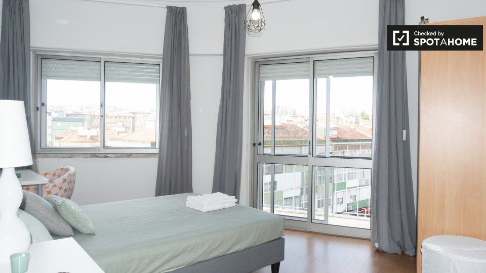 Double room Lisbon, 4 beds, 90m² — photo 6
