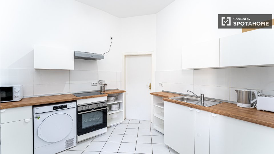 Double room Berlin, 5 beds, 124m² — photo 16