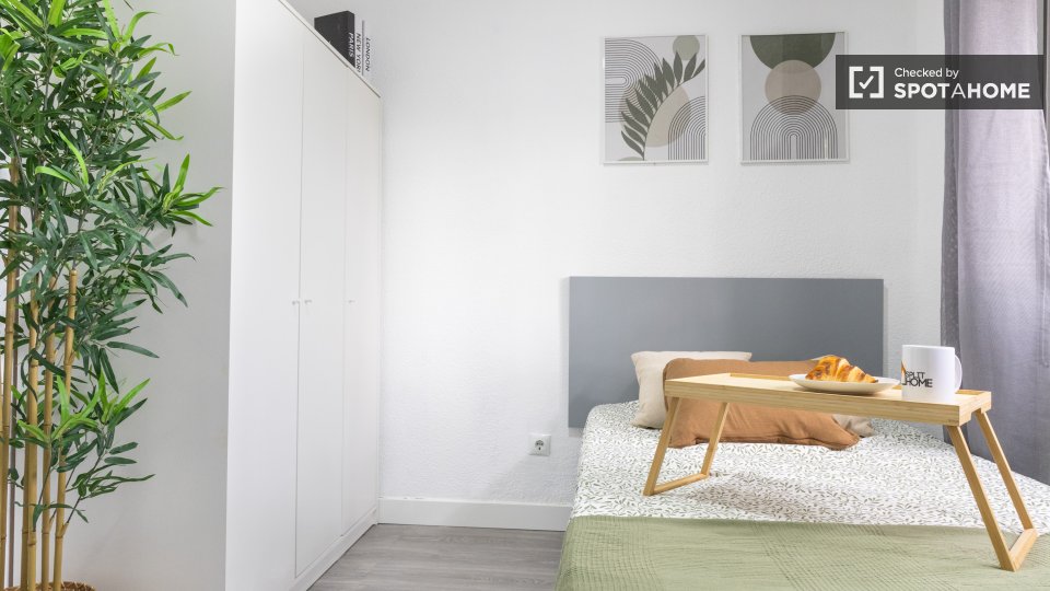 Double room Madrid, 4 beds — photo 22