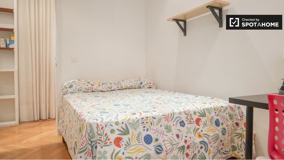 Double room Madrid, 7 beds, 200m² — photo 8