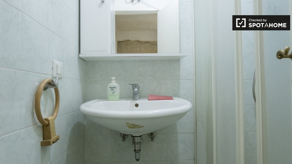 Double room Rome, 3 beds, 70m² — photo 9