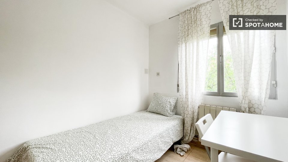 Double room Madrid, 4 beds, 70m² — photo 1