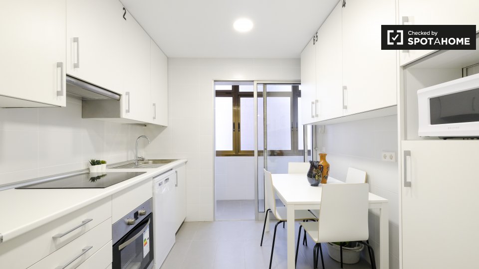 Double room Madrid, 6 beds, 160m² — photo 8