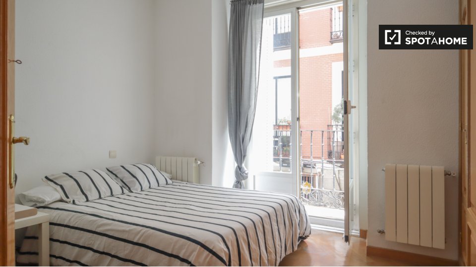 Double room Madrid, 5 beds — photo 12