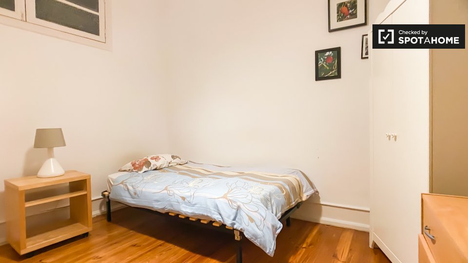 Double room Lisbon, 4 beds, 90m² — photo 1