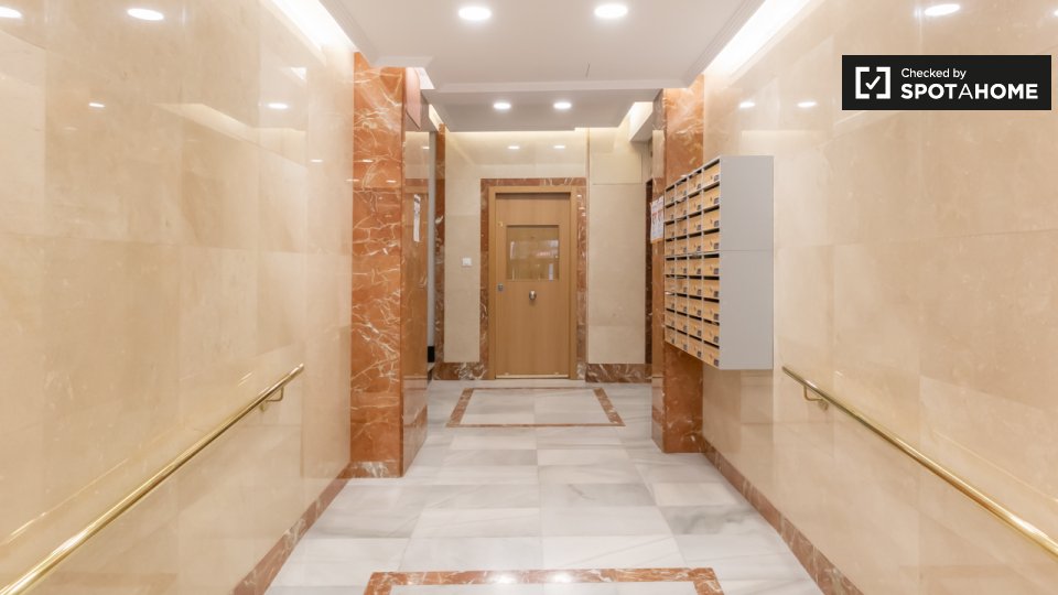 Double room Madrid, 4 beds, 120m² — photo 19