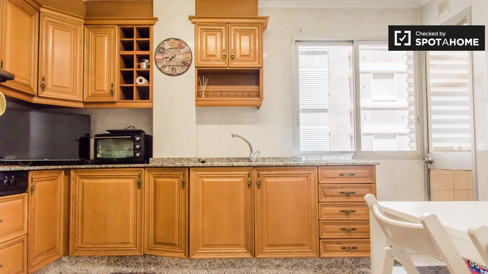 Double room Valencia, 5 beds, 160m² — photo 7