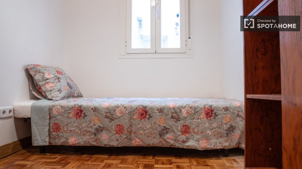 Double room Madrid, 5 beds, 120m² — photo 19
