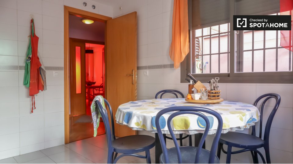 Double room Madrid, 2 beds — photo 10