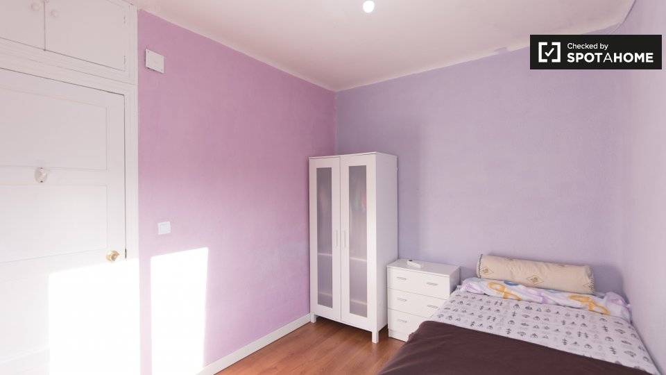 Double room Madrid, 3 beds, 72m² — photo 1