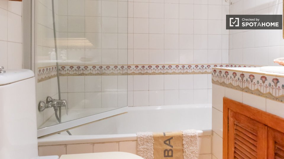 Double room Madrid, 4 beds — photo 10