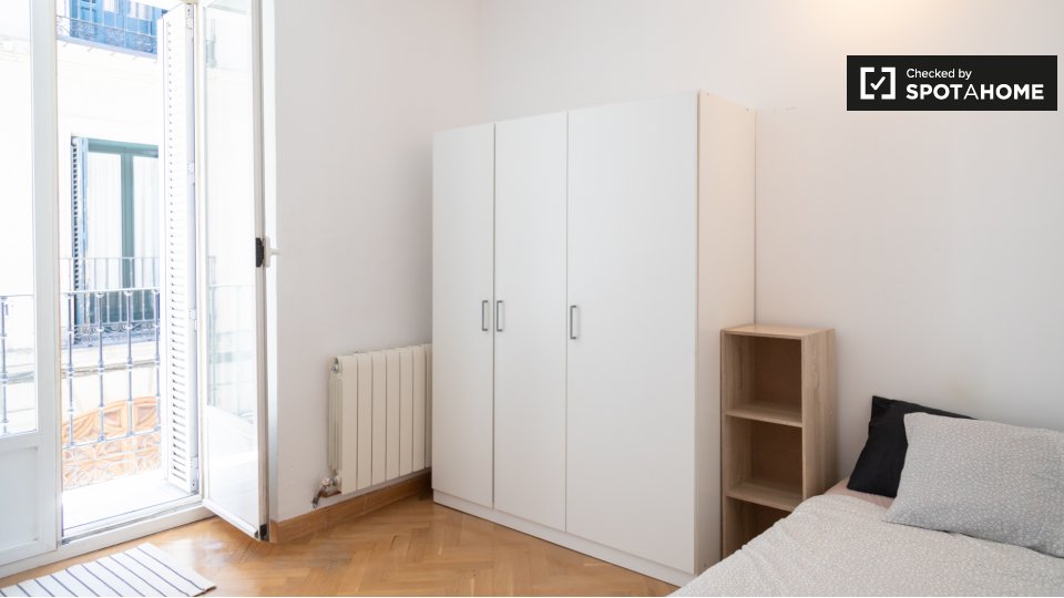 Double room Madrid, 7 beds, 125m² — photo 1